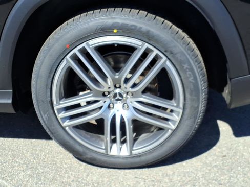 Used 2025 Mercedes-Benz GLS 450 4MATIC image 9