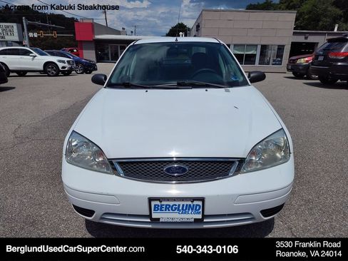 Used 2007 Ford Focus SE FWD image 9