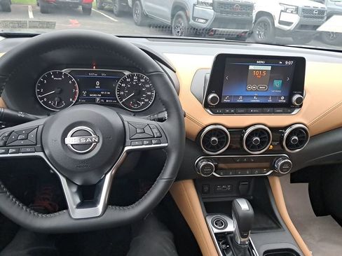 Used 2025 Nissan Sentra SV w/ SV Premium Package image 13