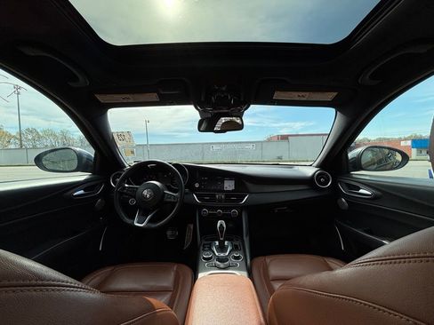 Used 2023 Alfa Romeo Giulia Ti image 9