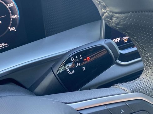 New 2026 Volkswagen Tiguan SE R-Line FWD image 26