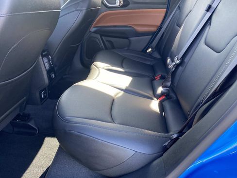 Certified 2025 Jeep Compass Limited image 19