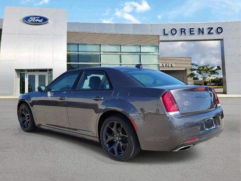 Used 2023 Chrysler 300 Touring L RWD image 7