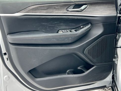 New 2026 Jeep Grand Cherokee Altitude image 13