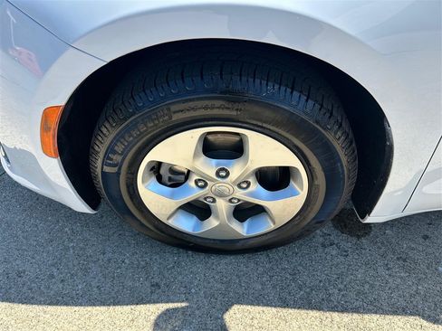 Used 2017 Chrysler Pacifica Touring-L Plus FWD image 29