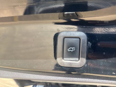 Used 2018 Toyota Highlander XLE image 27