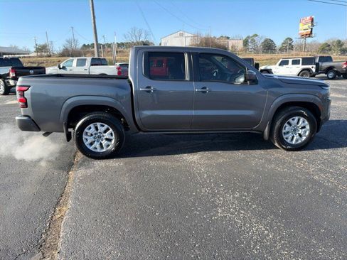 Used 2023 Nissan Frontier SV w/ Technology Package RWD image 9