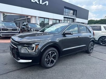 New 2025 Kia Niro SX