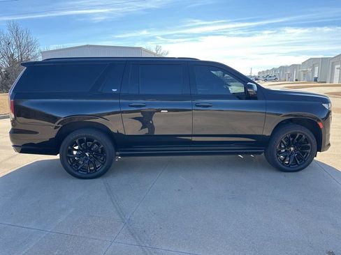 Used 2022 Cadillac Escalade ESV Sport w/ Touring Package image 6