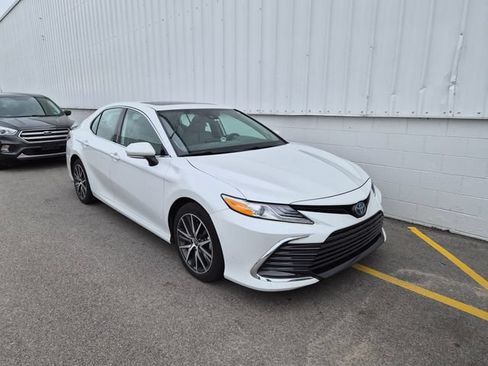 Used 2024 Toyota Camry XLE w/ Navigation Package FWD image 3