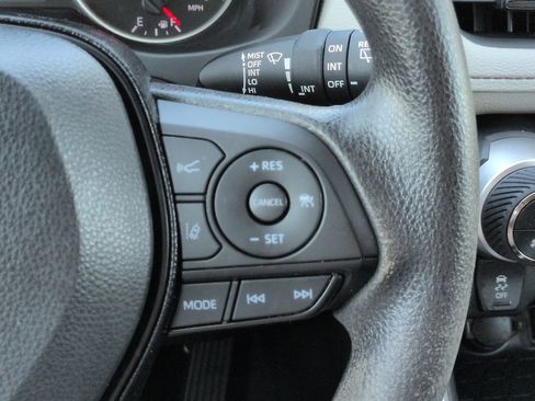 Used 2021 Toyota RAV4 XLE AWD/4WD image 24