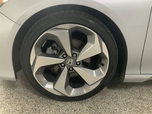 Used 2019 Honda Accord Touring image 9