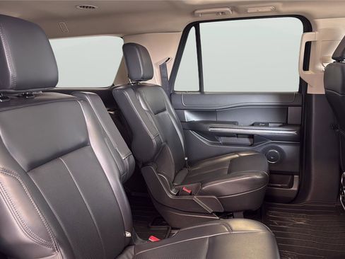Certified 2022 Ford Expedition Max XLT image 16