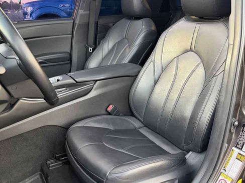 Used 2019 Toyota Avalon XLE w/ Moonroof Package image 16