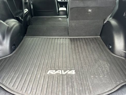 Used 2016 Toyota RAV4 LE image 15