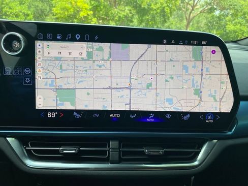 Used 2024 Chevrolet Equinox EV LT FWD image 24
