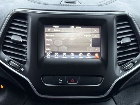 Used 2020 Jeep Cherokee Latitude Plus image 23