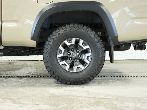Used 2019 Toyota Tacoma TRD Off-Road w/ Technology Package image 41