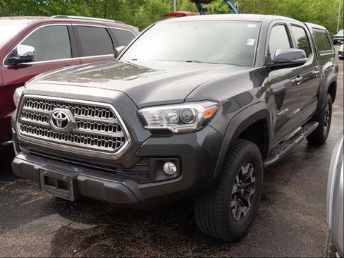 Used 2016 Toyota Tacoma TRD Off-Road w/ Towing Package AWD/4WD image 4