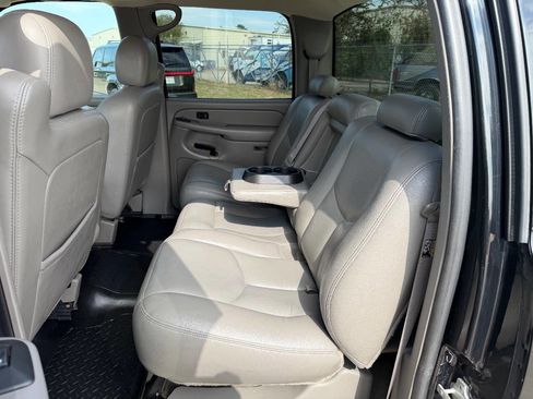 Used 2005 Chevrolet Silverado 2500 LS w/ Heavy-Duty Power Package image 32