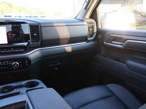 Used 2025 GMC Sierra 1500 SLT AWD/4WD image 15