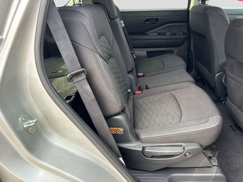 Used 2024 Nissan Pathfinder S AWD/4WD image 15