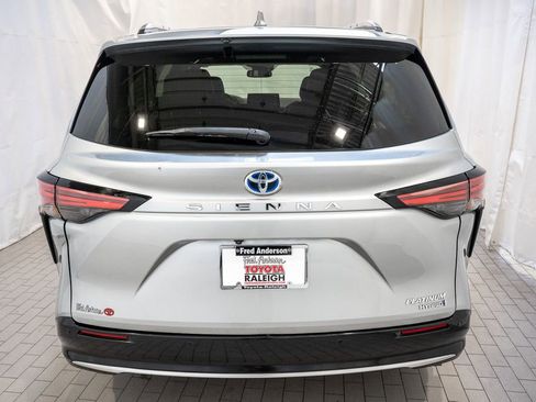 Certified 2024 Toyota Sienna Platinum image 4