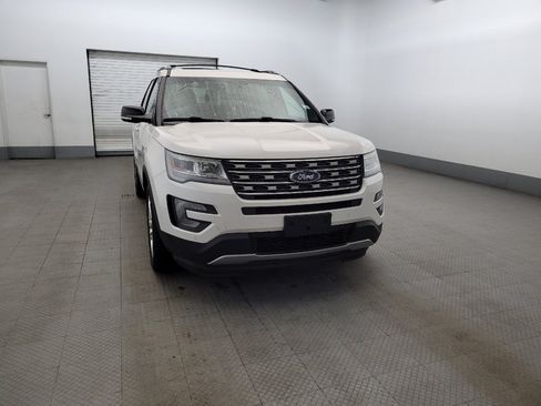 Used 2017 Ford Explorer XLT w/ Equipment Group 202A AWD/4WD image 14