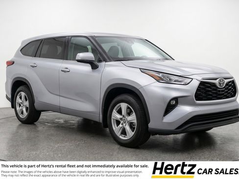 Used 2025 Toyota Highlander LE image 1
