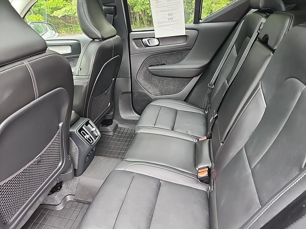 Certified 2026 Volvo XC40 B5 Plus AWD/4WD image 28