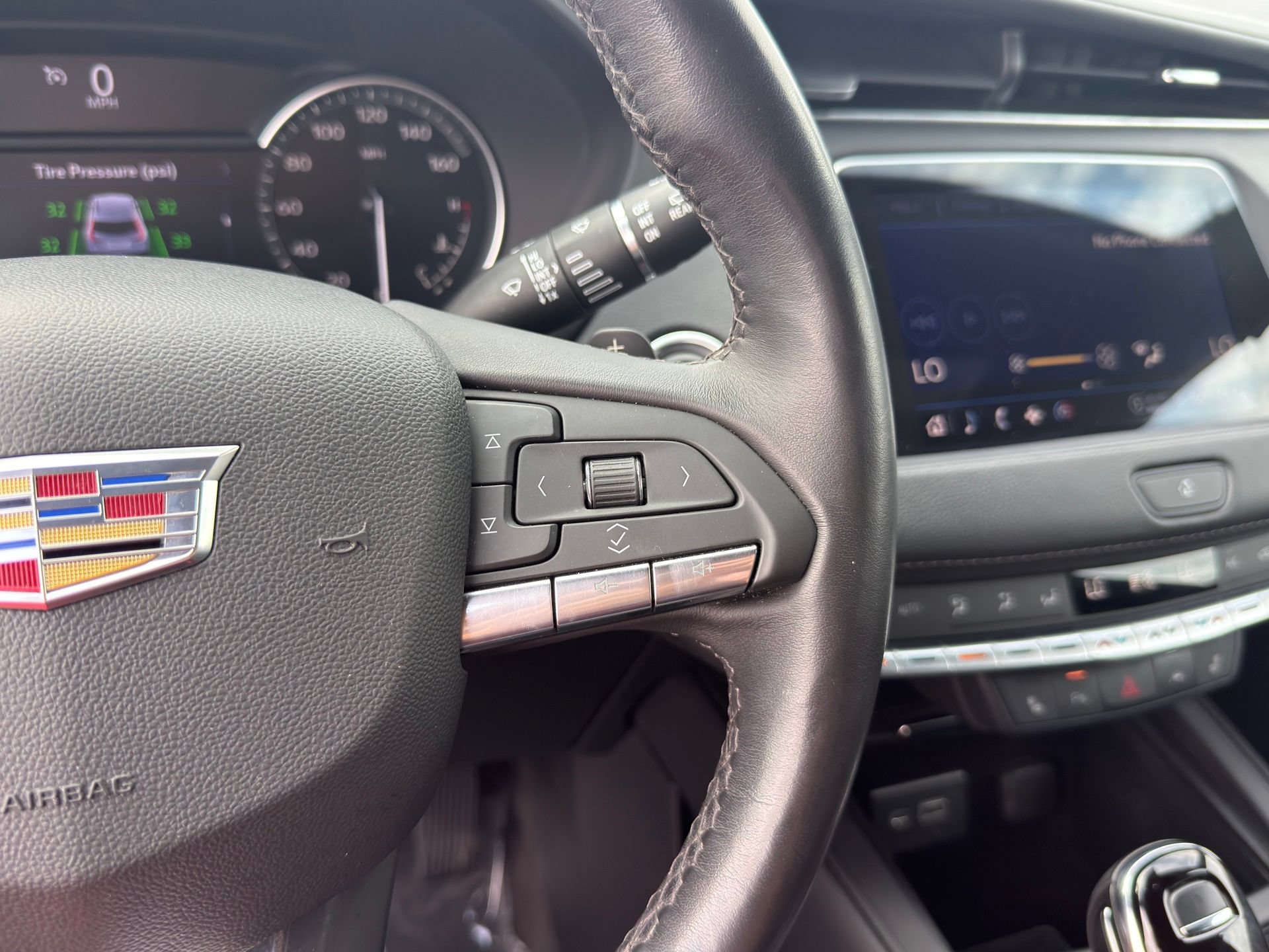 Used 2023 Cadillac XT4 Luxury w/ Cold Weather Package FWD image 20
