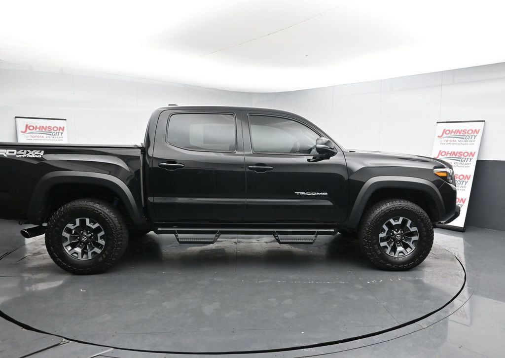Used 2022 Toyota Tacoma TRD Off-Road AWD/4WD image 9
