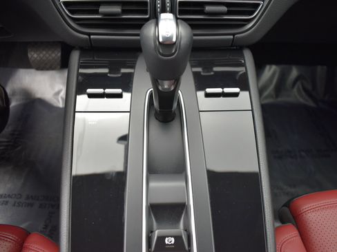 Used 2022 Porsche Macan AWD/4WD image 9