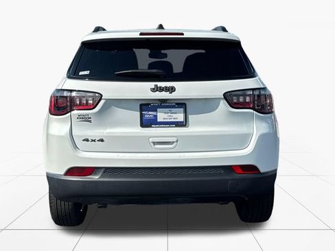 Used 2025 Jeep Compass Latitude w/ Convenience Group AWD/4WD image 4