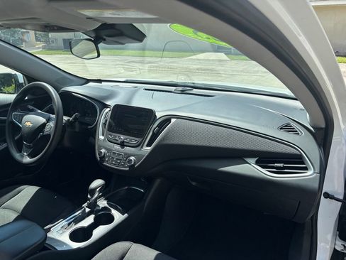 Used 2025 Chevrolet Malibu LT FWD image 23