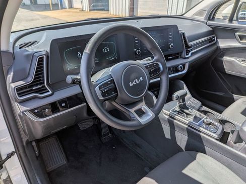 Used 2024 Kia Sportage LX image 12