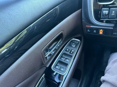 Used 2018 Mitsubishi Outlander SEL AWD/4WD image 46