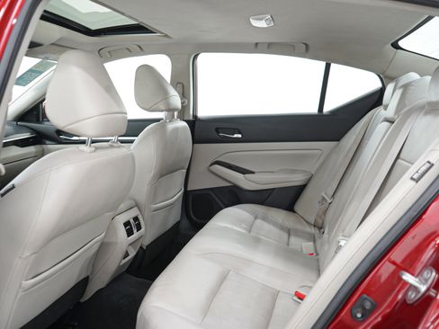 Used 2020 Nissan Altima 2.5 Platinum FWD image 13