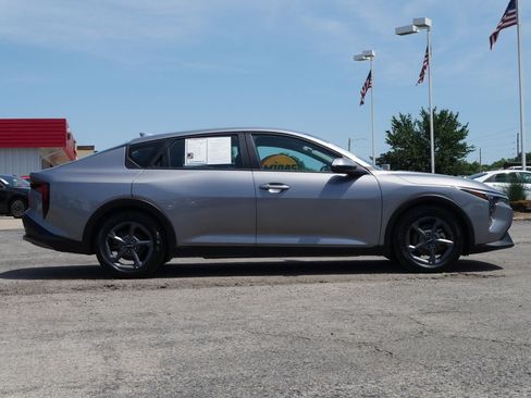 Used 2025 Kia K4 FWD image 3