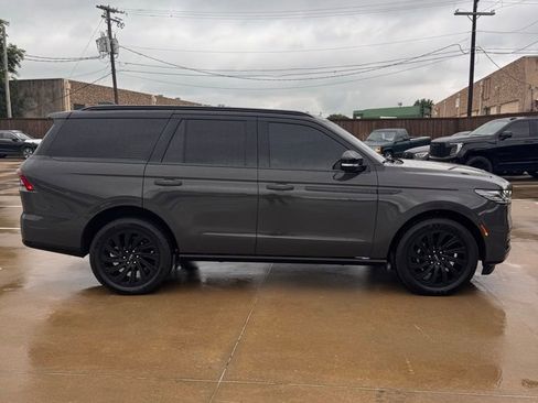 Used 2025 Lincoln Navigator Black Label AWD/4WD image 9
