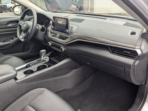 Used 2024 Nissan Altima 2.5 SV image 32