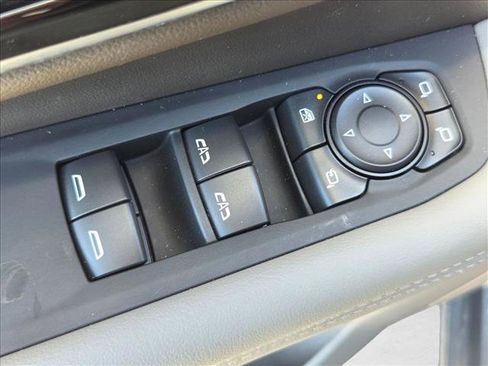 Used 2025 GMC Yukon Elevation w/ Technology Package AWD/4WD image 12