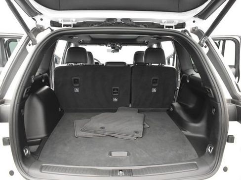 Used 2024 Jeep Grand Cherokee Limited w/ Luxury Tech Group II AWD/4WD image 8