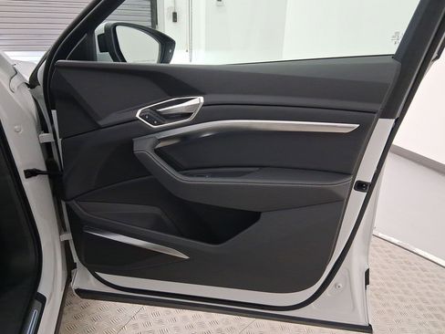 Used 2024 Audi Q8 e-tron Premium Plus w/ Premium Plus Package image 34