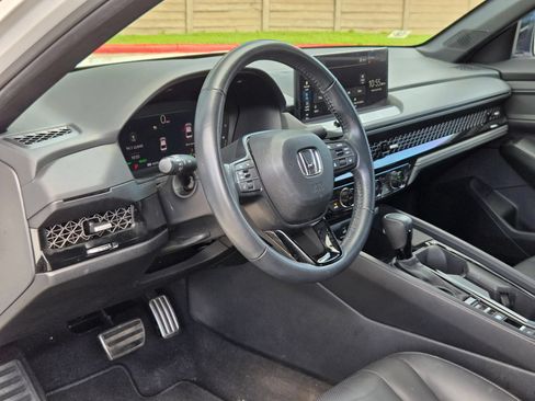 Used 2025 Honda Accord Sport image 12