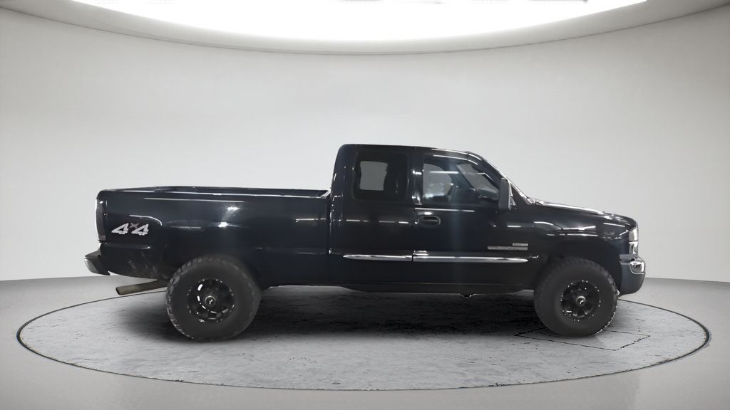 Used 2004 GMC Sierra 2500 SLT w/ Heavy-Duty Power Package AWD/4WD image 2