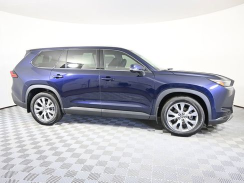 Used 2024 Toyota Grand Highlander AWD image 8