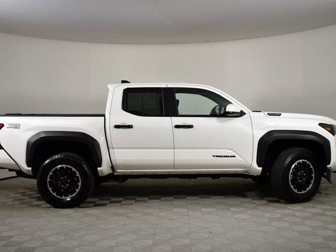 Used 2025 Toyota Tacoma TRD Off-Road image 3
