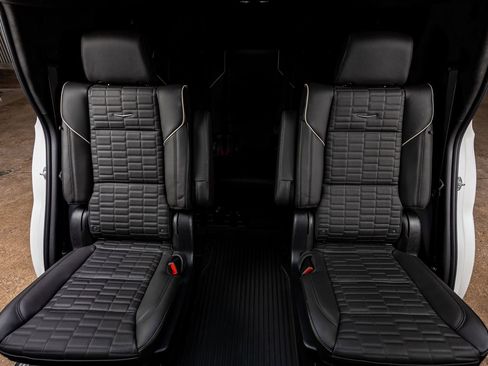 Used 2025 Cadillac Escalade V w/ LPO, ONYX Package image 32