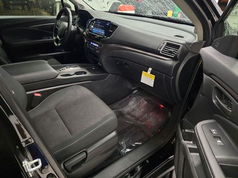Used 2025 Honda Ridgeline Sport image 35